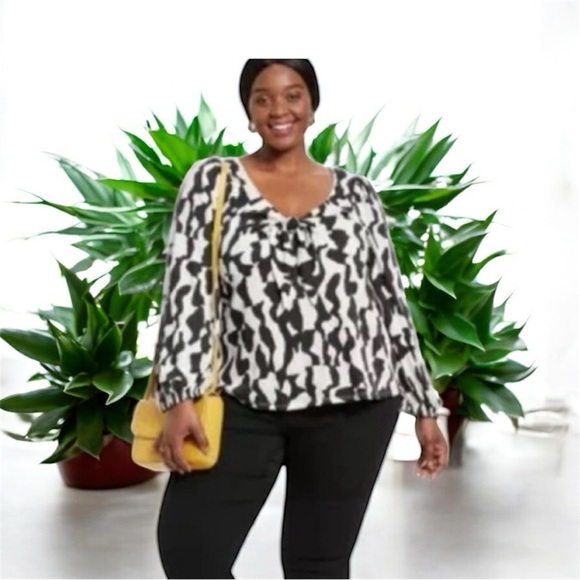 BUNDLE: Ava & Viv Pink, White, and Blue Blouses - Picture 4 of 8